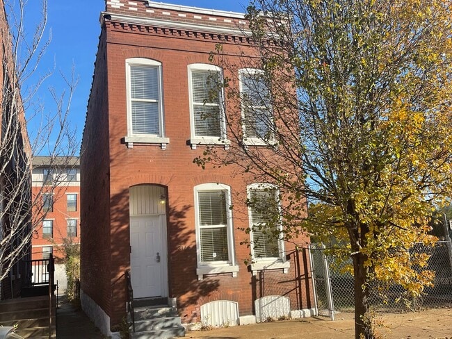 Building Photo - Spacious SFH in Benton Park West Ready to be Called Home