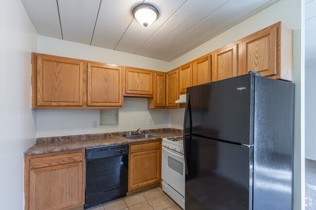 2 BR, 2 BA - 900SF - Kitchen