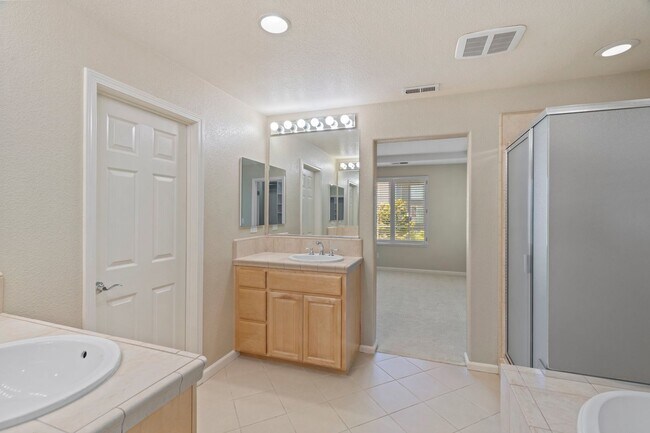 Photo - STYLISH, EXCELLENTLY LOCATED HOME CORNER UNIT | EASY ACCESS