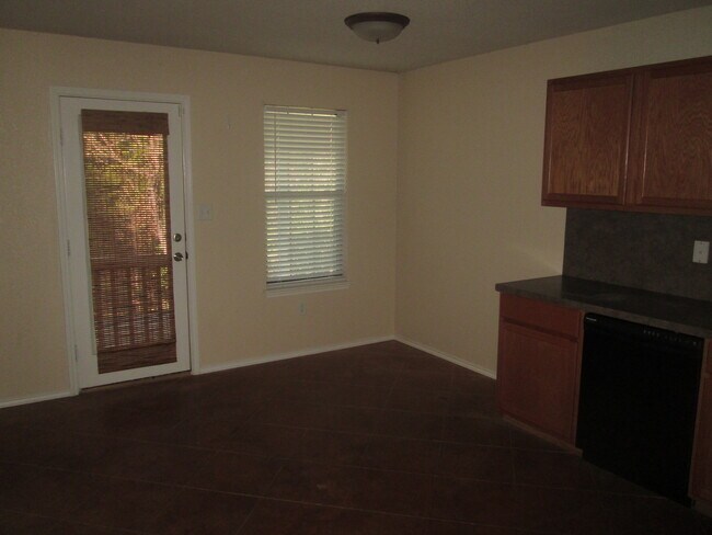 Photo - 912 Carla Kay Dr