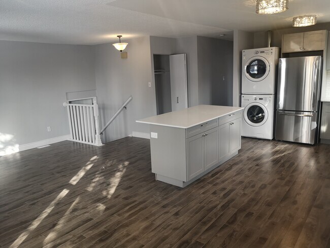 Photo - Spacious 3 Bed on Main Floor on East Mountain Unit 1