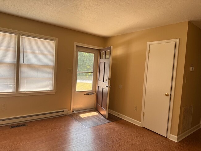 Photo - 3 BED, 1 BATH BRICK HOME IN HIGH POINT AVAILABLE NOW!