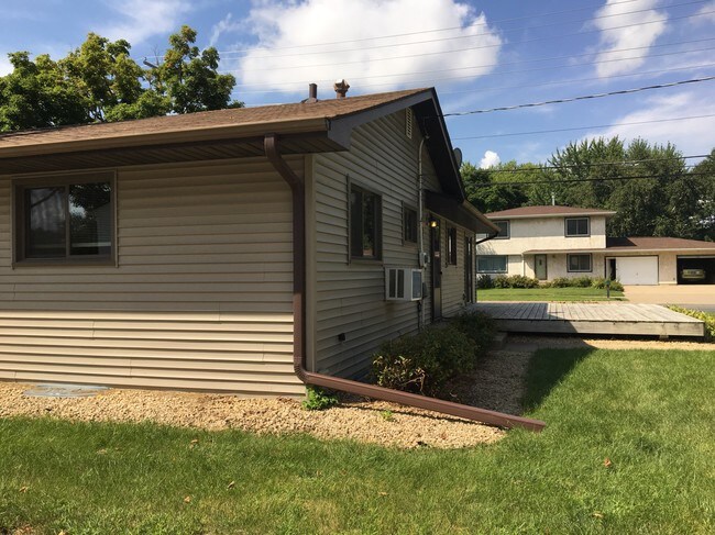 Photo - 812 15th St W