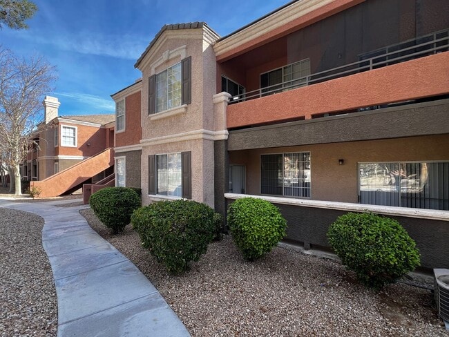 Photo - Great 3 bedroom condo Summerlin Pkwy/Buffalo 1700/mo
