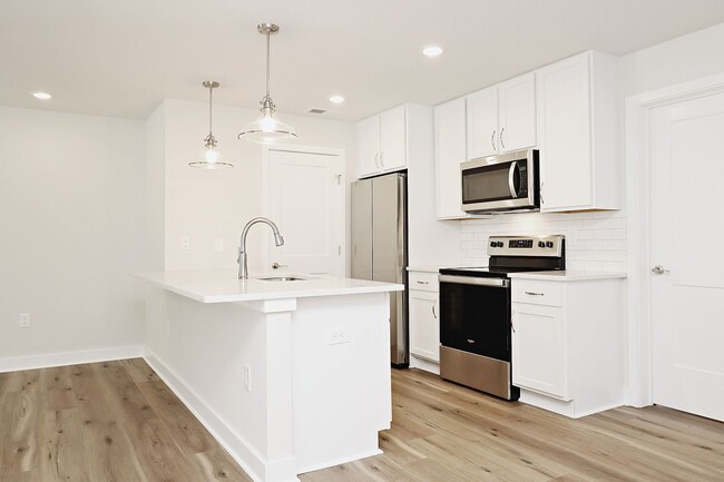Dog-Friendly Ground Level Apartment - Dog-Friendly Ground Level Apartment Unit Mary Jackson Ct 5057  B