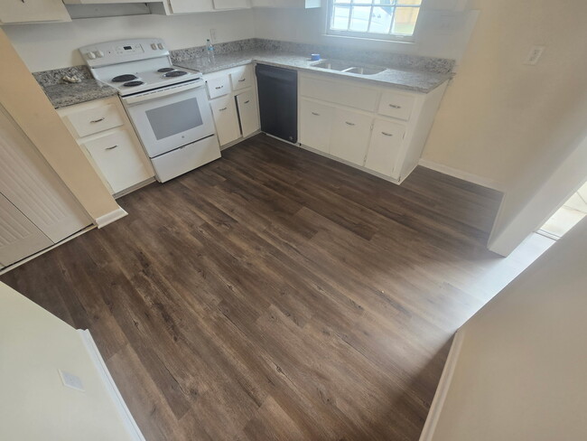 Photo - 2080 Kings Gate Cir SW