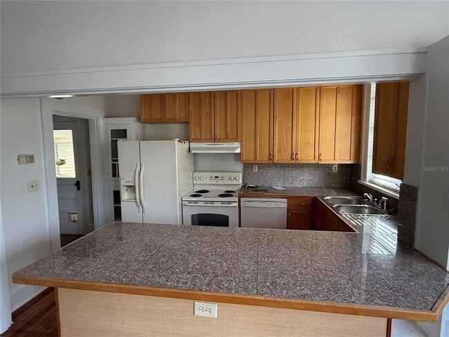 Photo - 4666 Iris St N