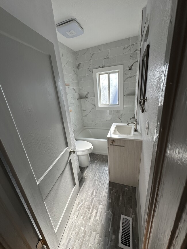 Photo - 5414 Brooklyn Ave