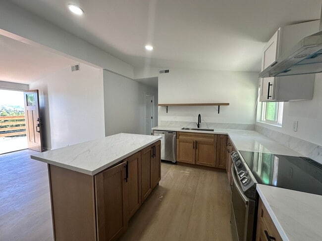 Available Now! Amazing Views and Spacious ... - Available Now! Amazing Views and Spacious ... Casa