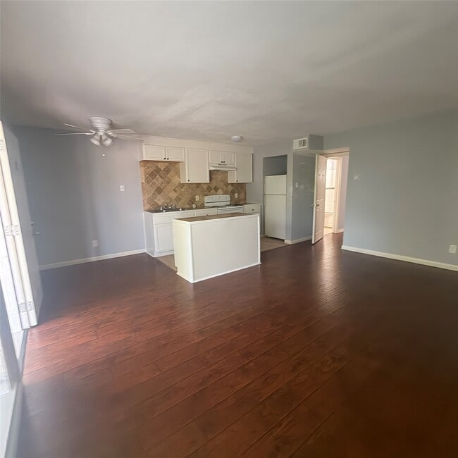 Photo - 4624 Bell St Unit 7