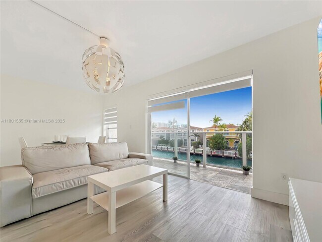 Photo - 3868 NE 169th St Unidad 303 Rental