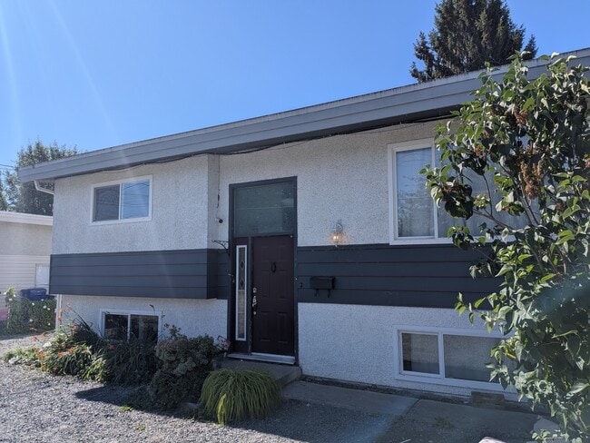 Building Photo - 46396 Strathcona Rd