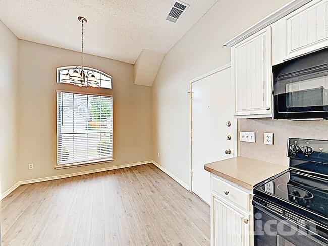 Photo - 229 Willow Creek Dr