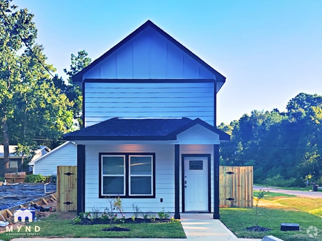 Building Photo - 16991 Balmoral St Rental