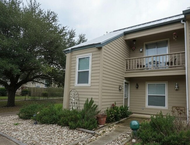 Building Photo - 19 Marina Cir