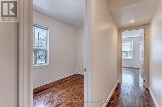 Photo - 2976 Lake Shore Blvd W