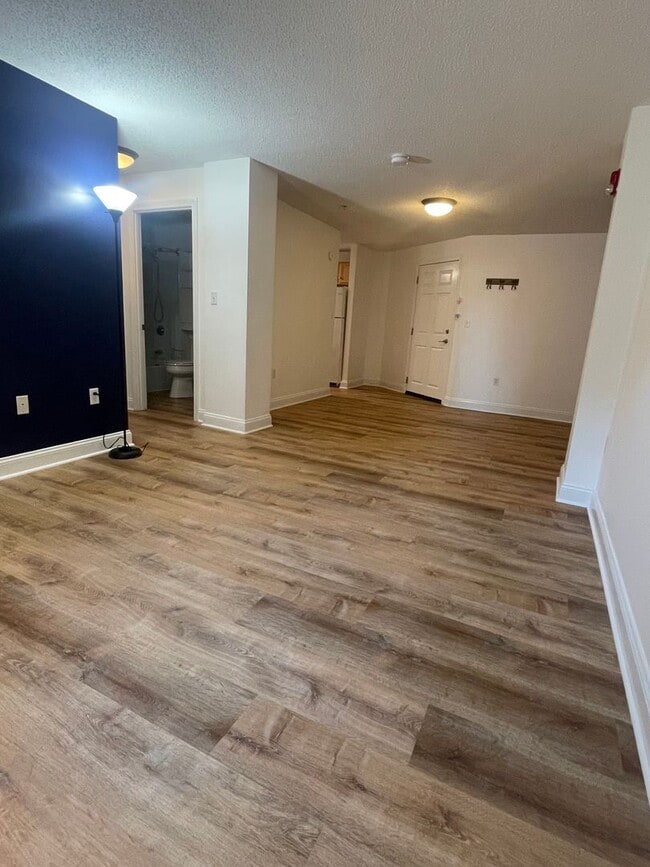 Photo - Reduced & 75% off 1st Month's Rent! Impecc...