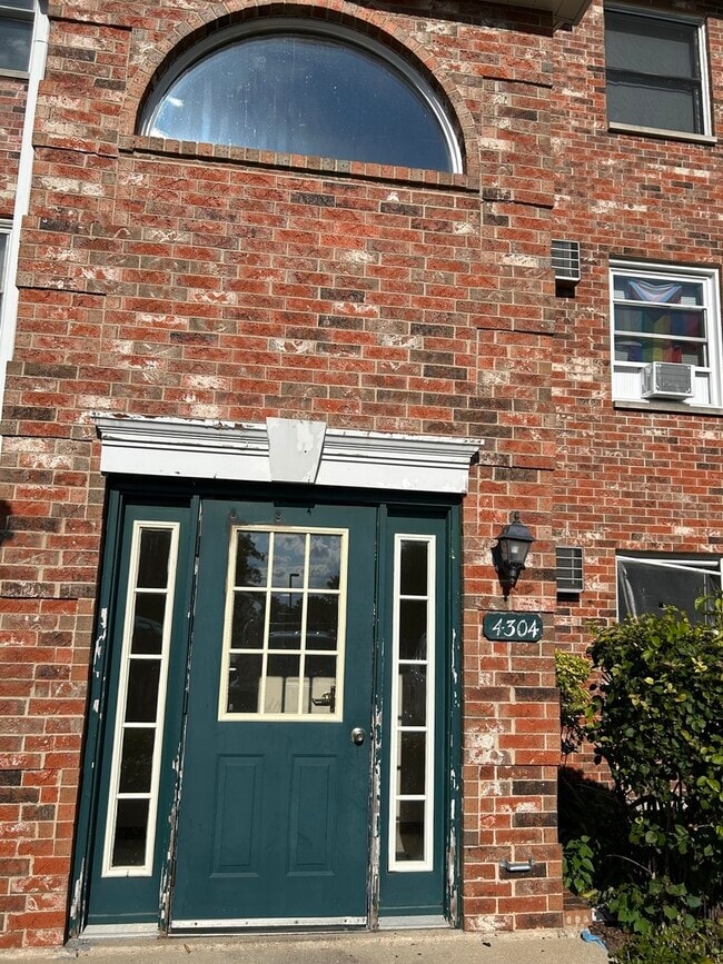 Building Photo - 4304 W Shamrock Ln Unit 1D Rental