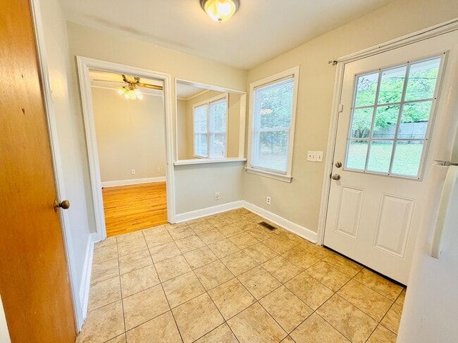Photo - 1642 Oak St