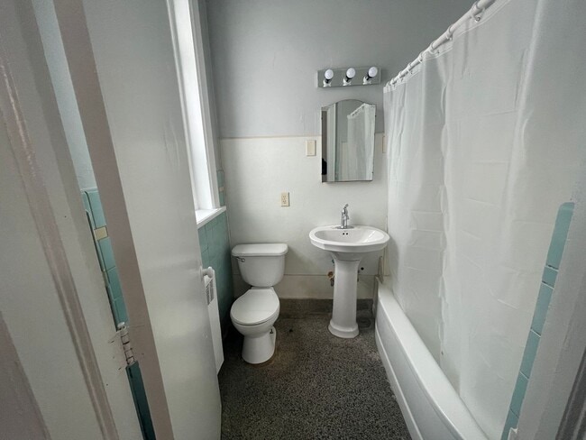 Photo - Large one room efficiency with large kitchen Unidad Apart #34