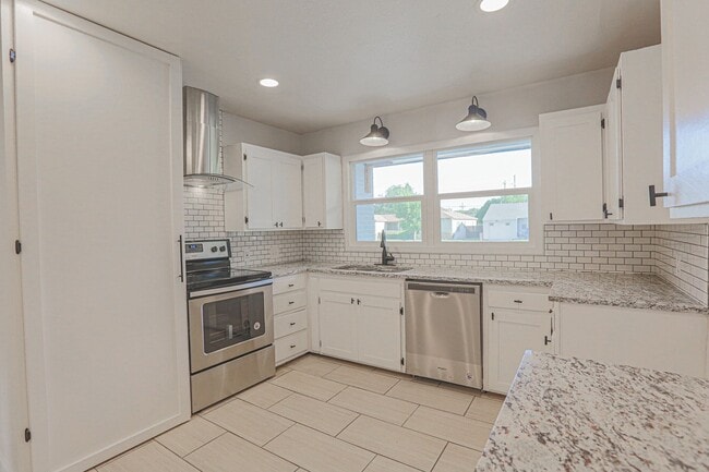 Photo - Pre Leasing for fall 2026! 4/2 in Medical District