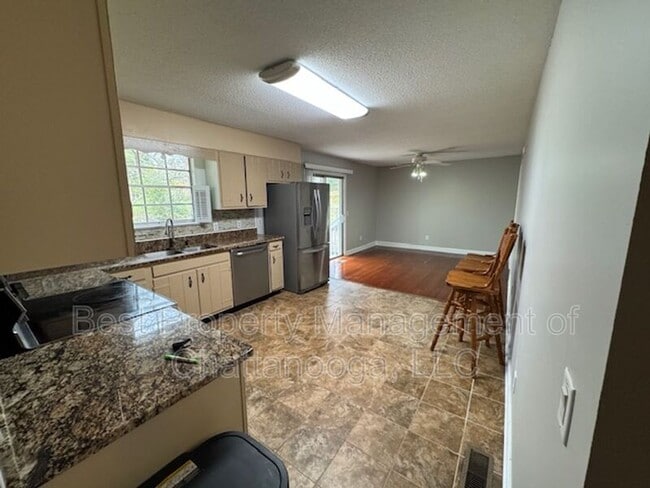 Photo - 1300 Highcrest Dr