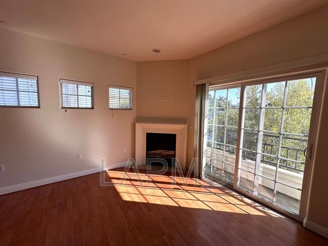 Photo - 12217 Moorpark St