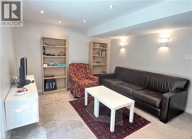 Photo - 381 Vogel Pl