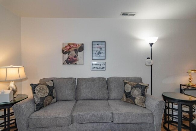 Photo - 565 Primrose Dr