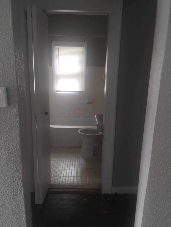 Photo - 638 Woodstock Ave