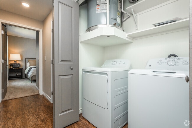 2BR, 2BA - 1039SF Laundry Closet