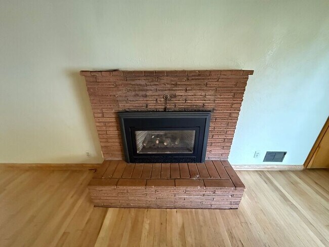 Photo - 595 18th St NE