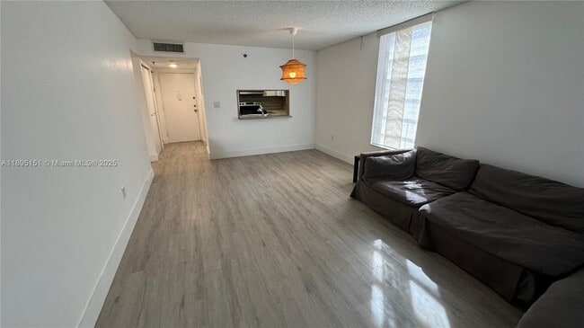 Photo - 9688 Fontainebleau Blvd Unidad 201