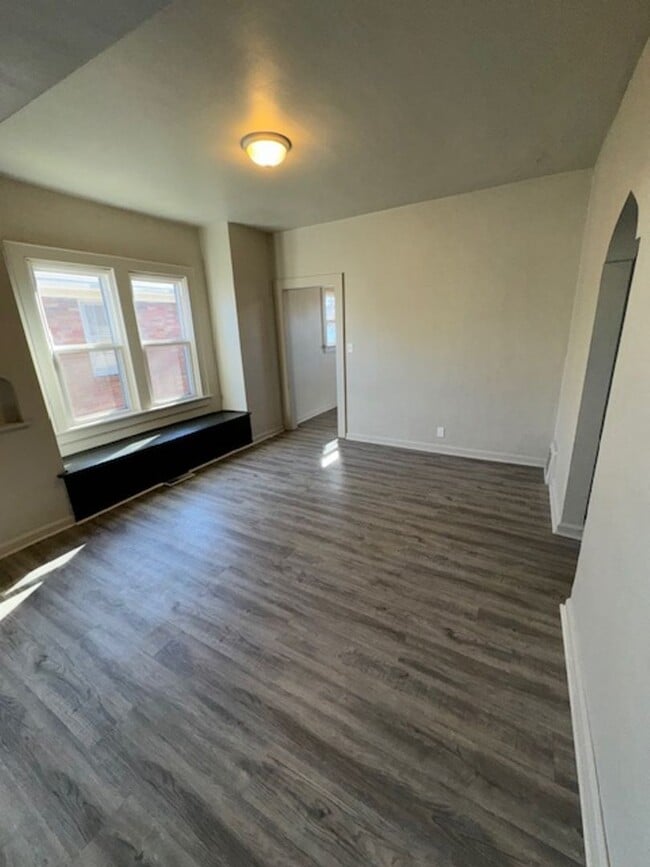 Photo - 14 W Tennessee St