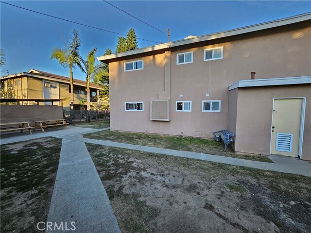 Photo - 1381 Burwood St