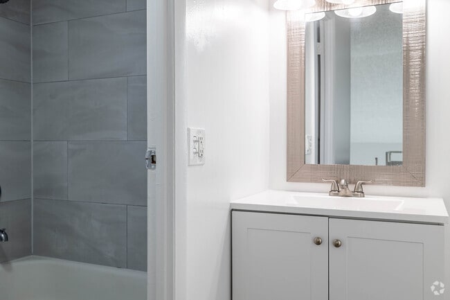 1 BR, 1.5 BA - 820SF - The Palms At Forest Hills - 2930 Forest Hills Blvd.