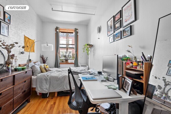 Photo - 694 Metropolitan Ave