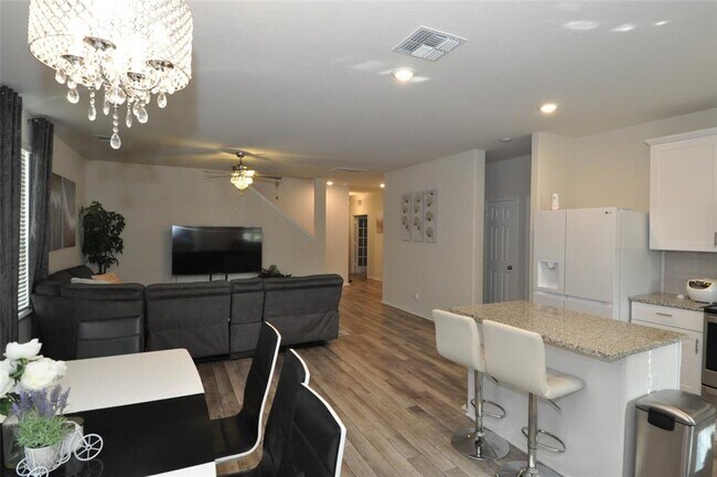 Photo - 1717 T H Johnson Dr