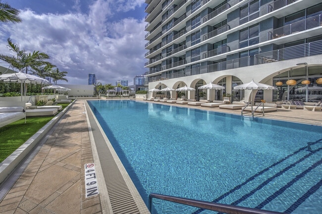 Metro Edgewater apartments — community photo