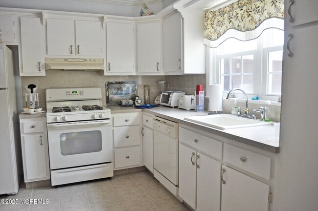 Photo - 204 Neptune Pl