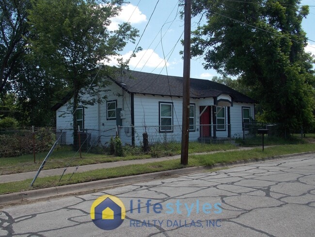 Photo - 923 Linn St