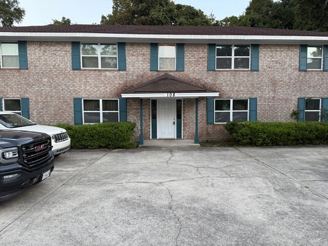 Building Photo - 108 Woodhouse Ln Unit C