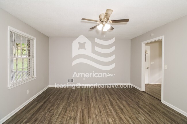 Photo - 194 Waterford Dr