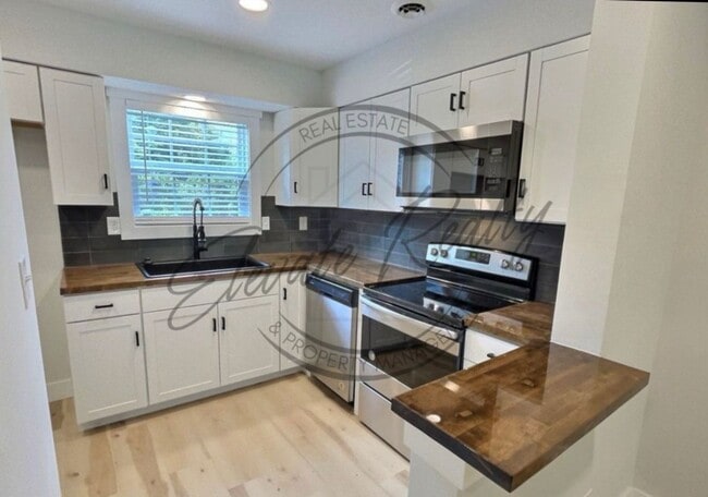 Modern 2-Bedroom Townhome in Clarksville –... - Modern 2-Bedroom Townhome in Clarksville –...