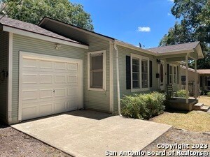 Photo - 2027 Gruene Rd