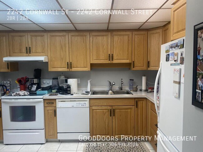 Photo - 2242 Cornwall St