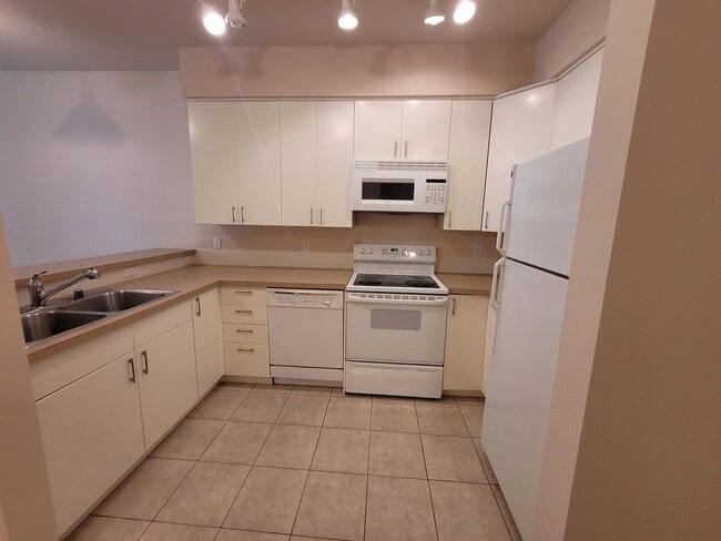 Photo - 910 Gladstone St