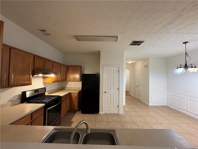 Photo - 2485 Emma Way NW