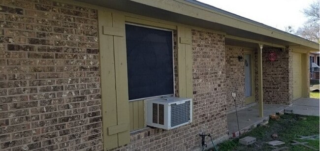 Building Photo - 604 Alexander