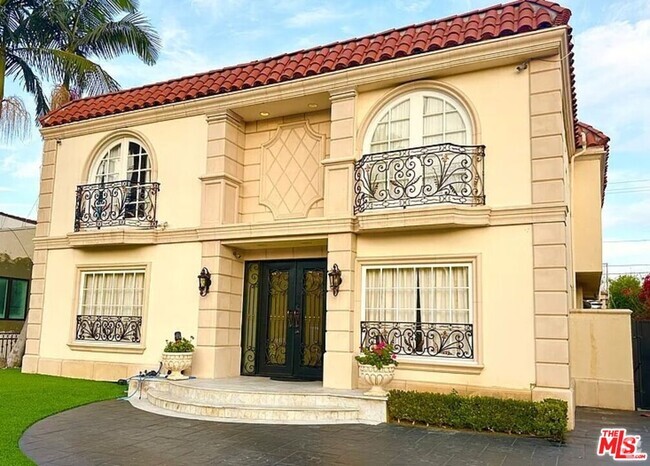 Building Photo - 268 S Palm Dr Rental